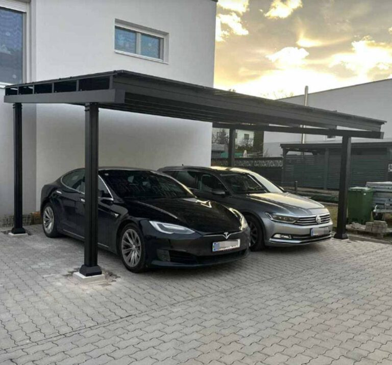 Doppelcarport mit Photovoltaik über zwei Autos, Kundenprojekt
