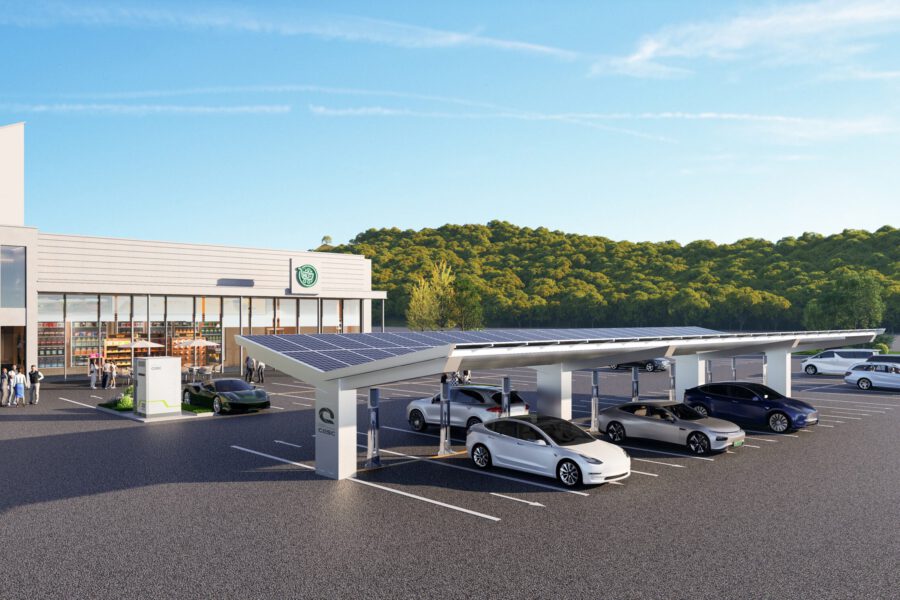 Gewerbliches Solarcarport mit integrierter Photovoltaik-Anlage und E-Ladestation