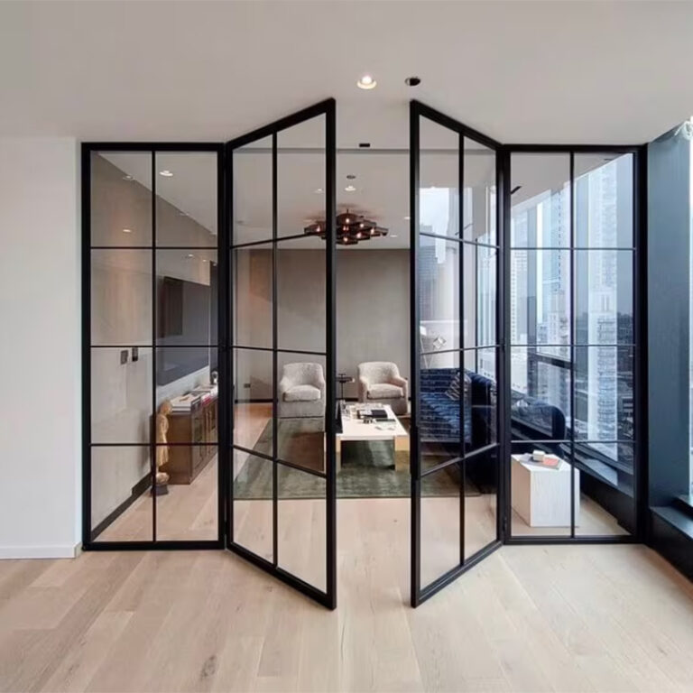 Schwarze Lofttür aus Stahl und Glas als Raumteiler im Altbau